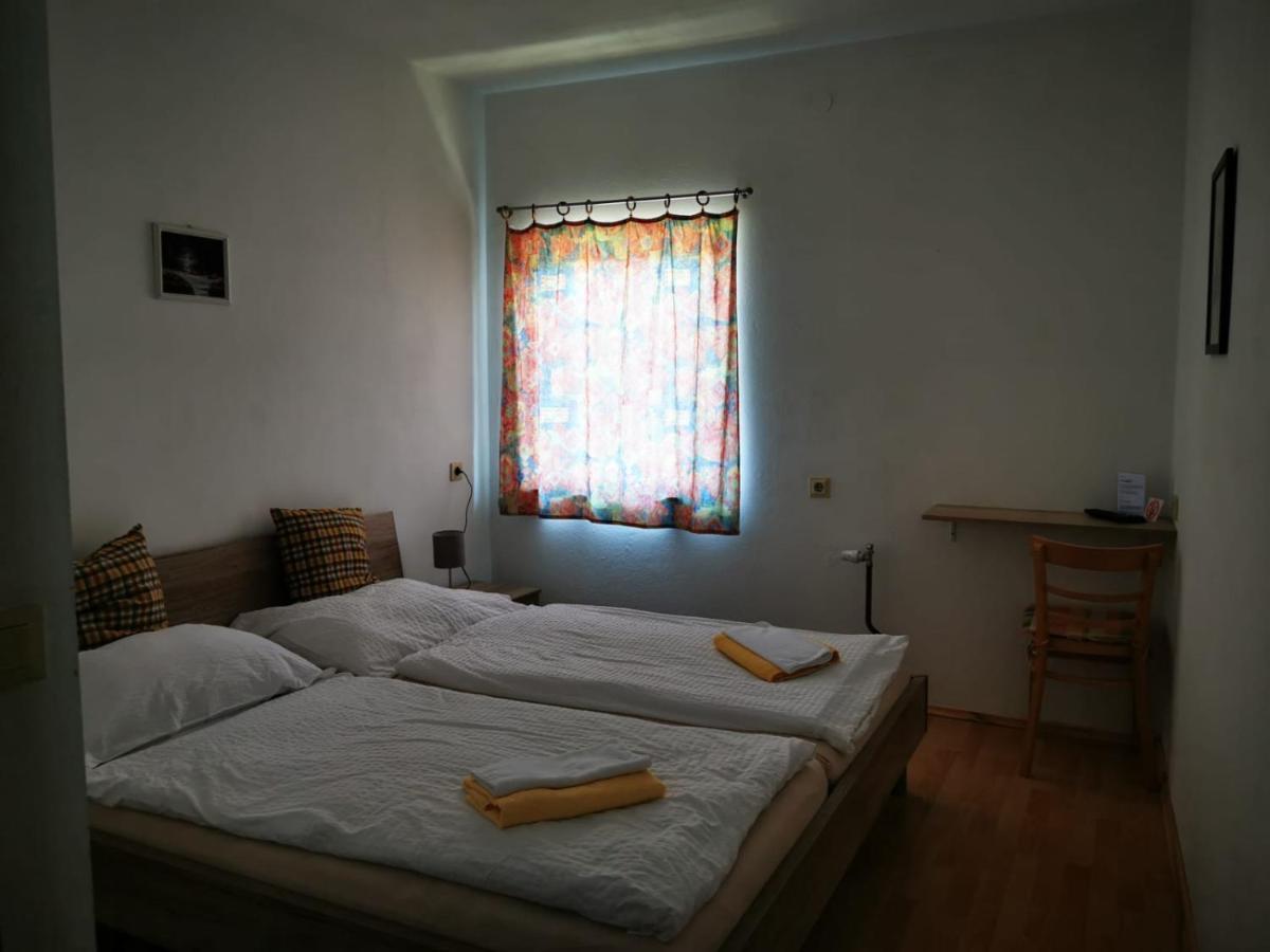 Hotel Goldene Krone Mistelbach Eksteriør billede