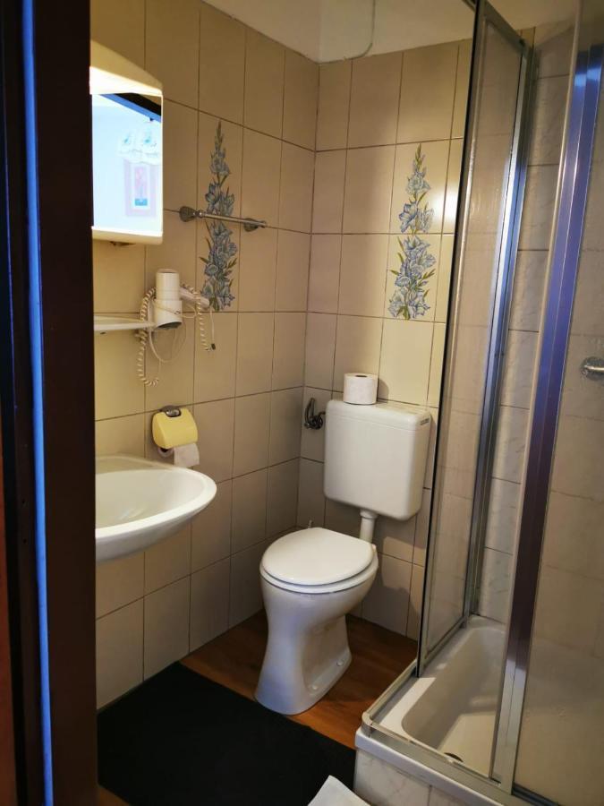 Hotel Goldene Krone Mistelbach Eksteriør billede