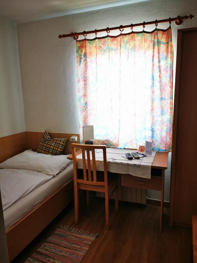 Hotel Goldene Krone Mistelbach Eksteriør billede
